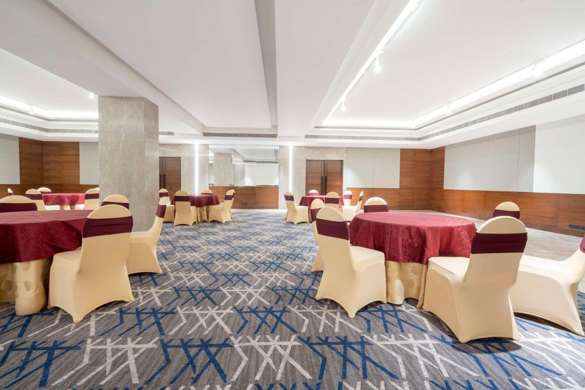 Radisson Hotel Vrindavan Ngoại thất bức ảnh